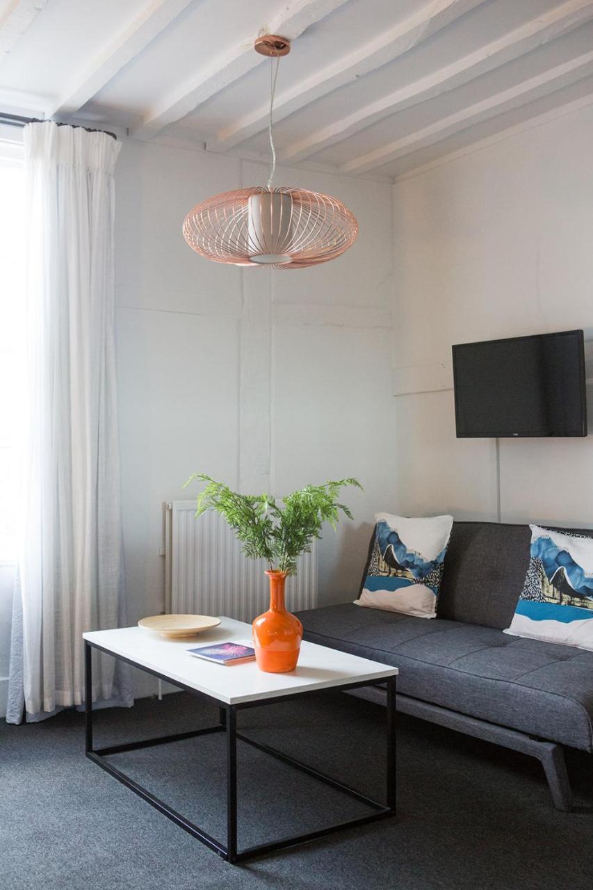 Whitehouse Rye Bed & Breakfast Ngoại thất bức ảnh A living room with a flat screen television